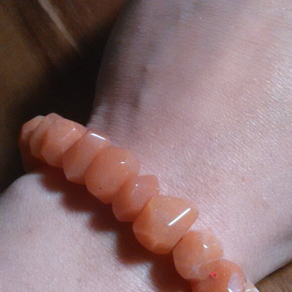 Freeform Faceted Red Aventurine Stretch Bracelet - Picture 10 of 11